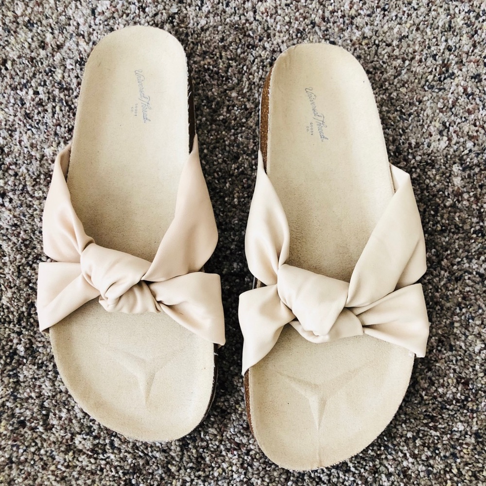 Universal Thread Sandals